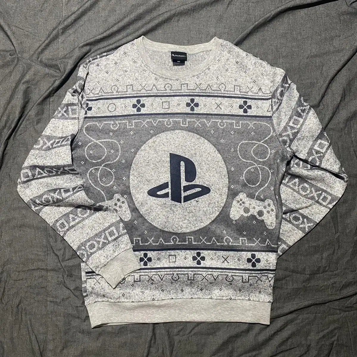 R/J PLAYSTATION Sweater Sz M