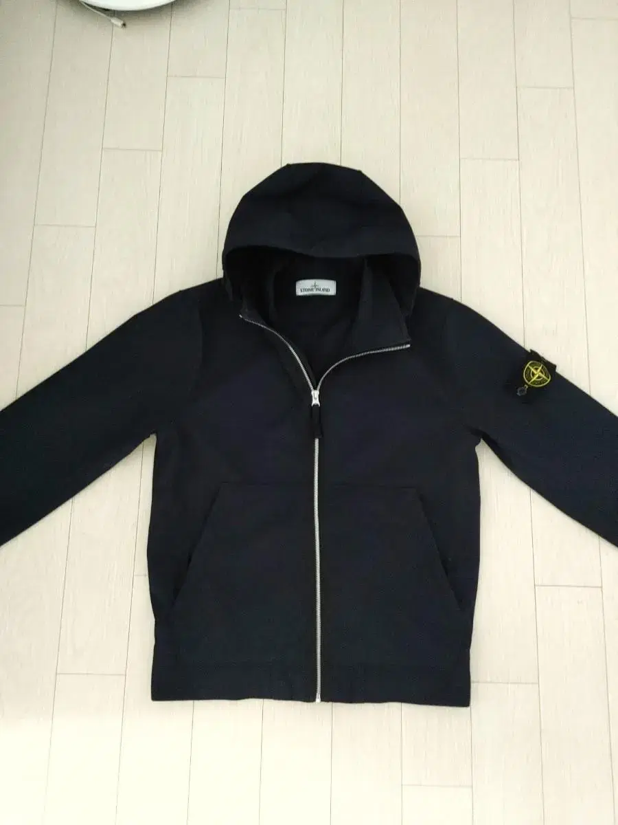 I'm selling Stone Island Lite Softshell