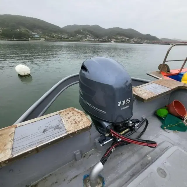 선외기 7인승 레저보트 입니다.