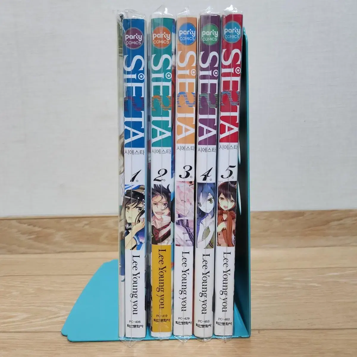 We are selling volumes 1-5 of Siesta. Lee Young-yu