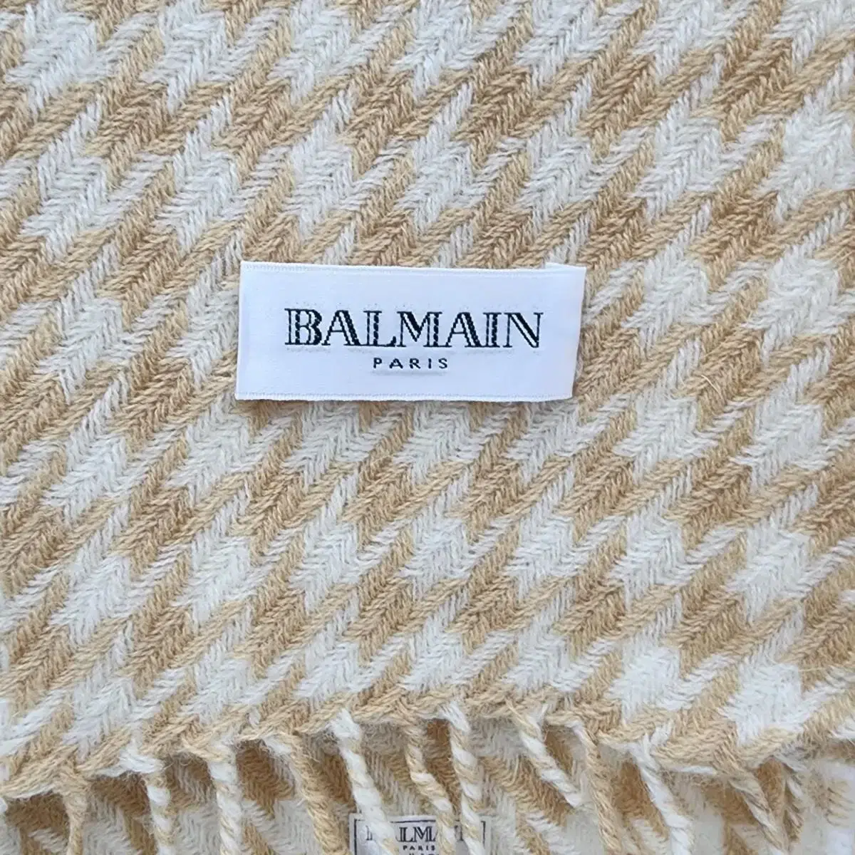 발망(Balmain) 목도리