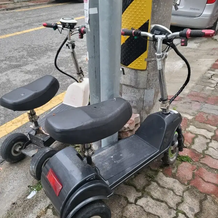 전동두대 55만원 한대는 정상작동 한대는 부속차 포함