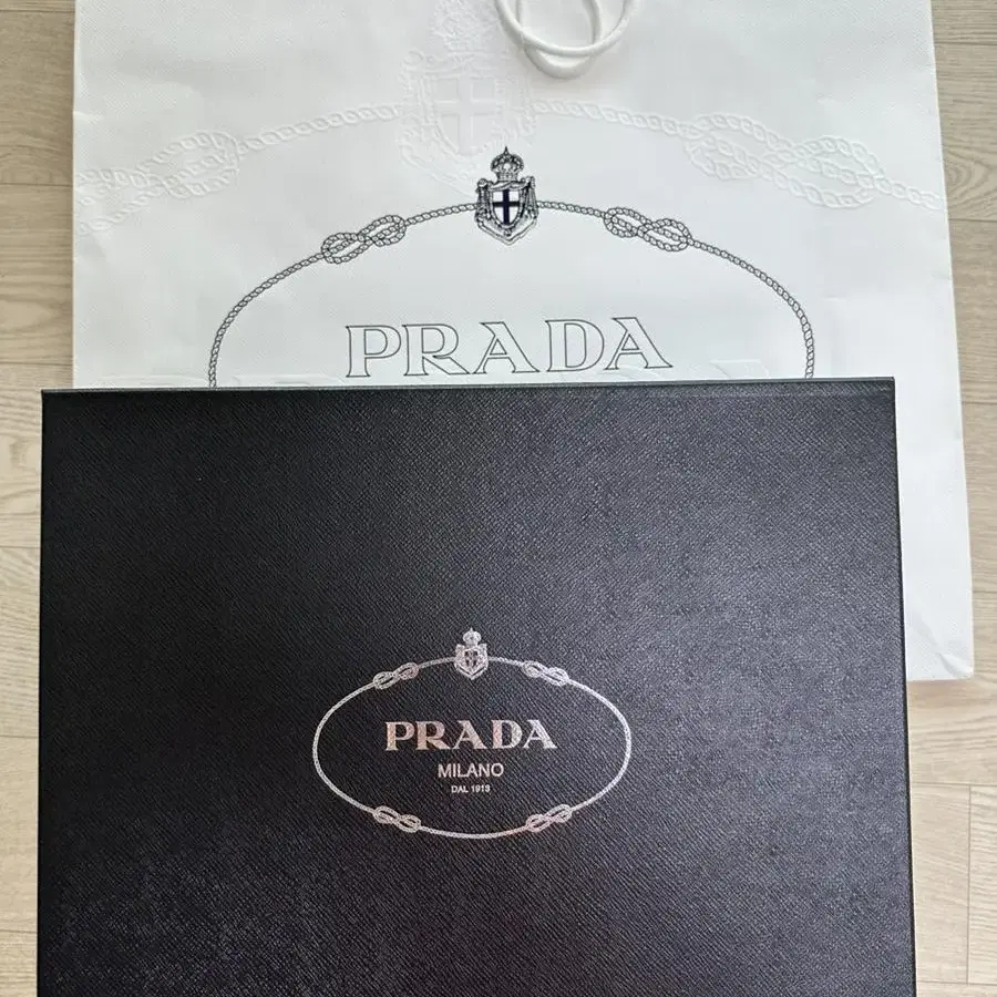 (UK8 / UK8.5) 프라다 PRADA / 청키 스니커즈