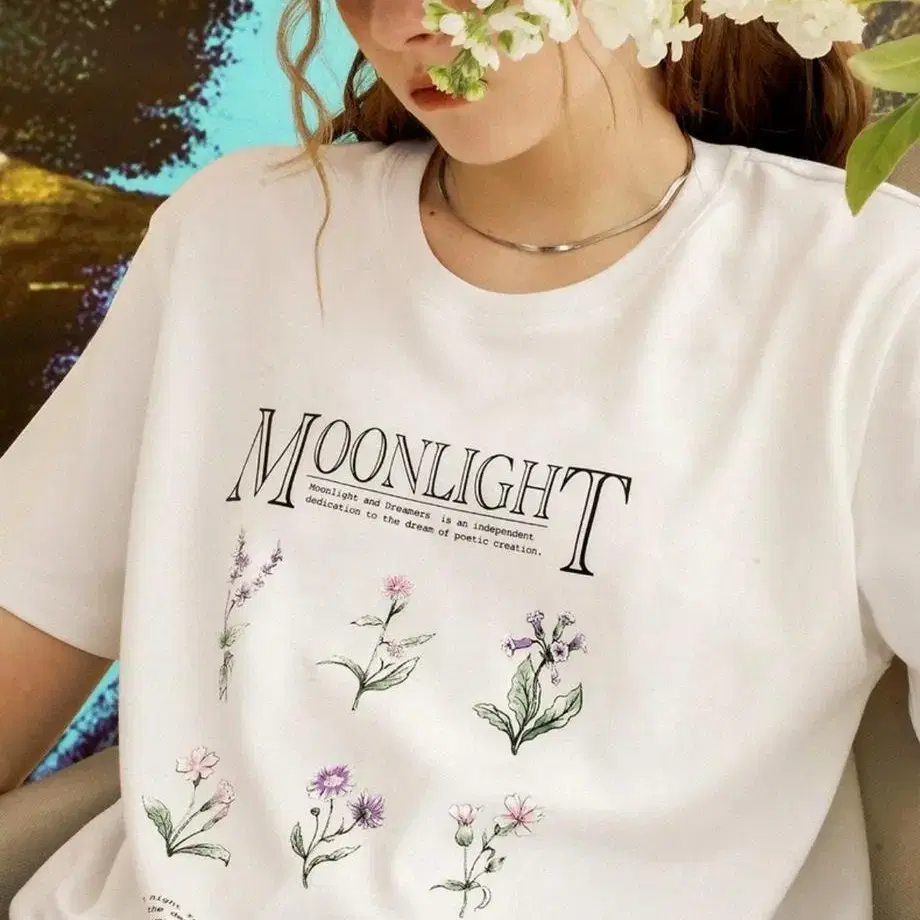 Moonlight화이트 반팔 티