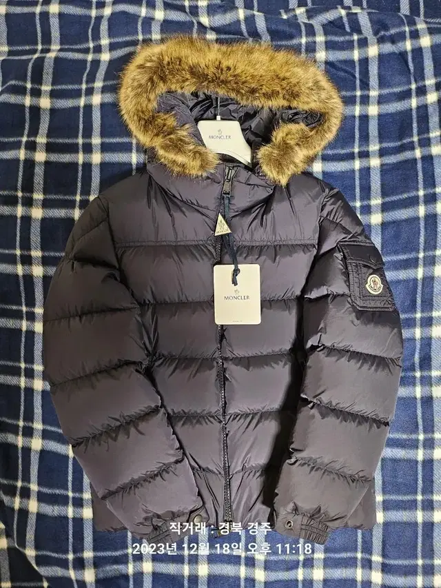 몽클레어 모렐 마르크 새제품 판매합니다. moncler 클루니 마야