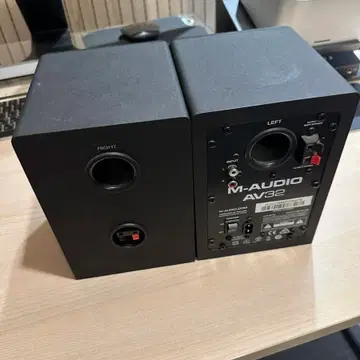 M-Audio AV32 Speakers 엠오디오 스피커 브랜드 중고거래 플랫폼