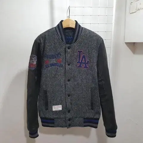 해리스트위드 HARRIS TWEED x MLB 양가죽 한정판 바시티M95