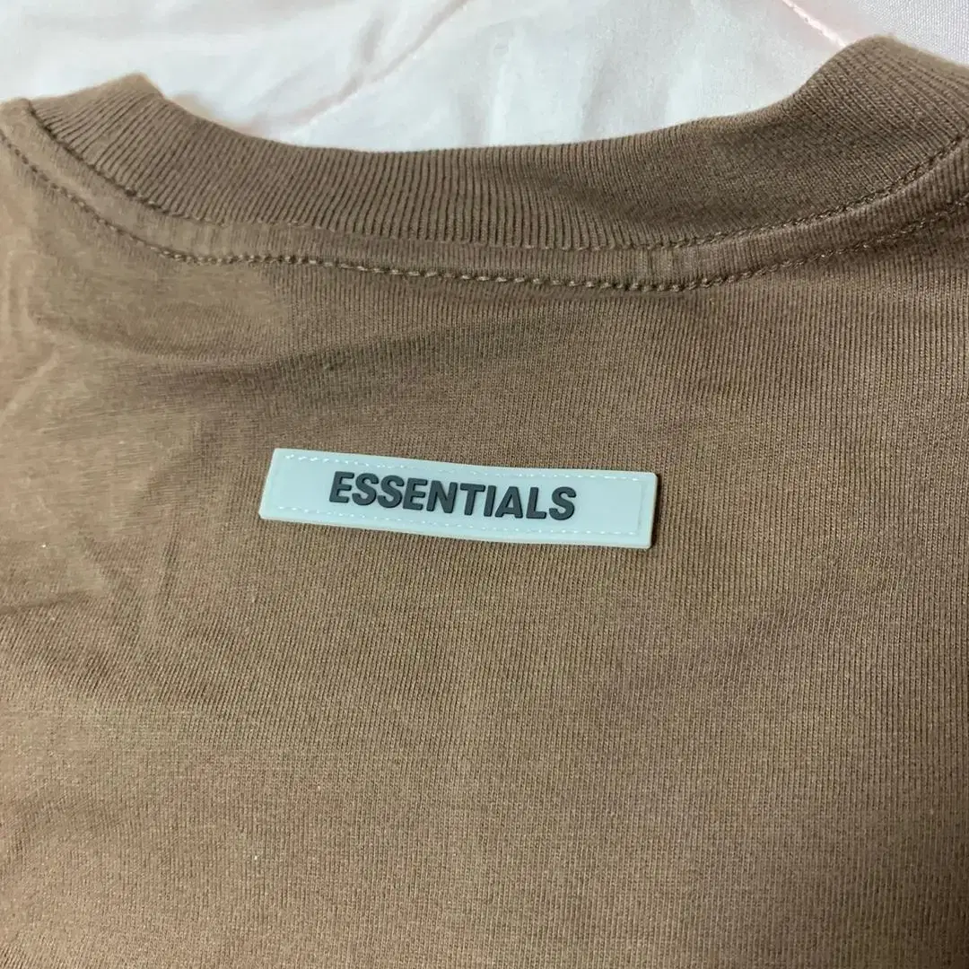 Essentials 에센셜 티셔츠 판매