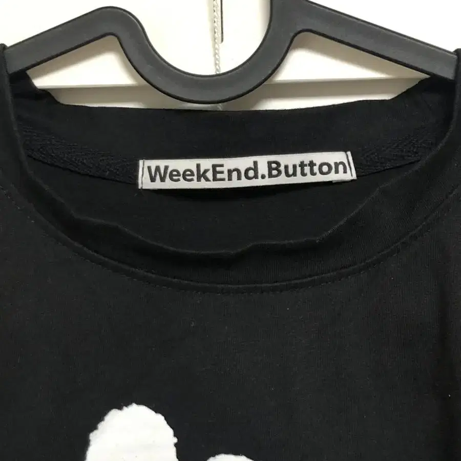 weekend button 반팔티