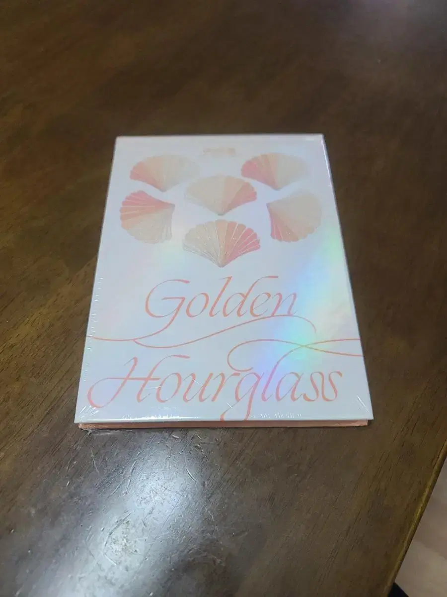 oh my girl golden hourglass