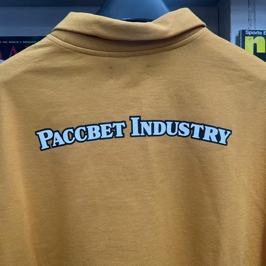 RASSVET PACCBET LOGO COLLAR SWEATSHIRT