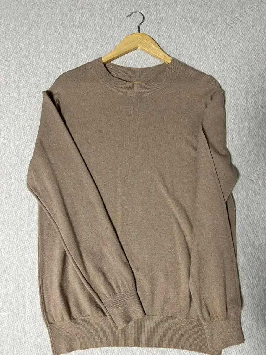 Cocoa-colored knit size M