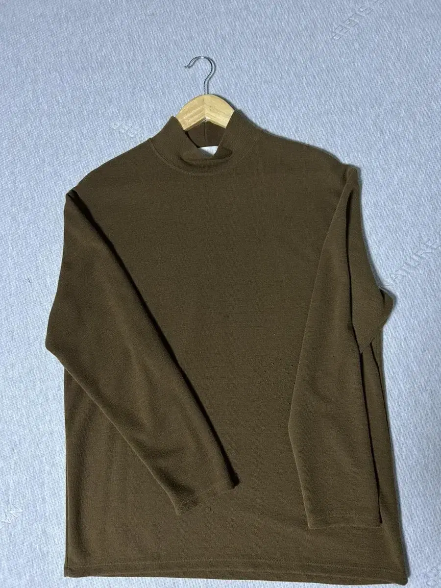 Brown half-neck knit size L