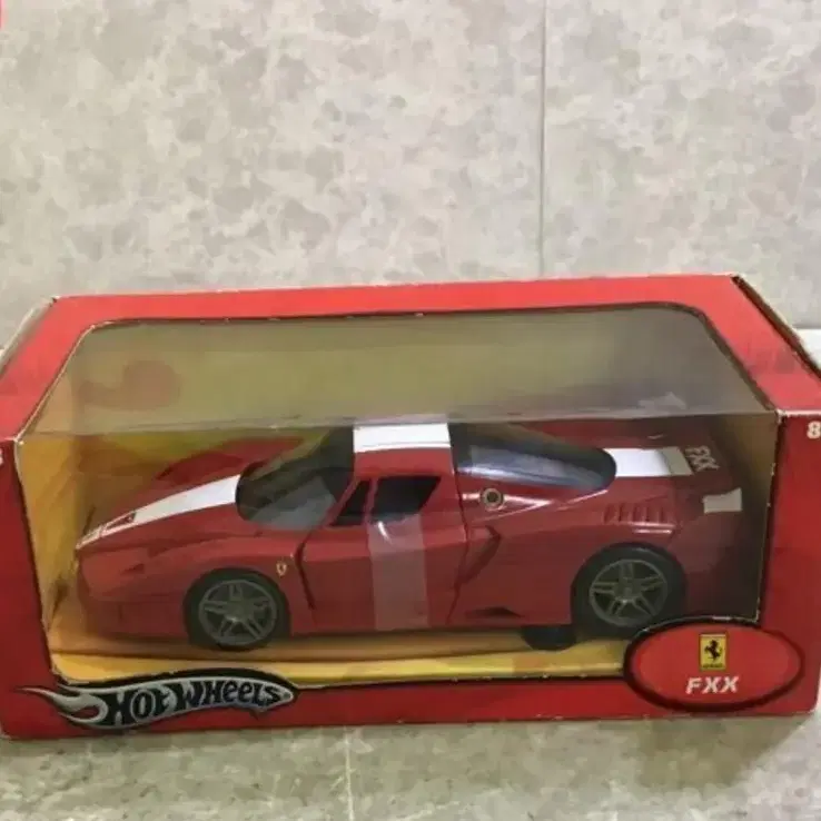 Hotwheels 1:18 엔초 페라리 FXX 상태좋은 중고제품 팝니다.