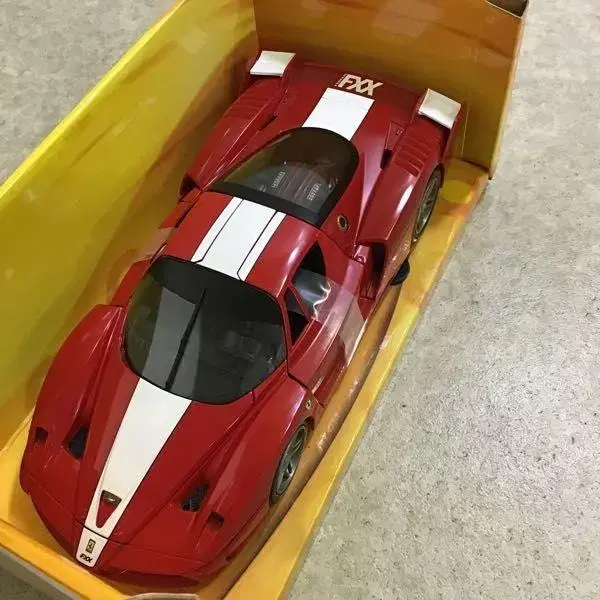 Hotwheels 1:18 엔초 페라리 FXX 상태좋은 중고제품 팝니다.