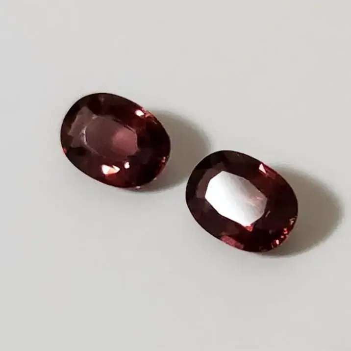 1.84ct 로돌라이트 가넷 2개