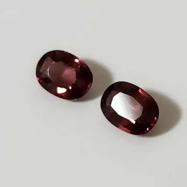 1.84ct 로돌라이트 가넷 2개