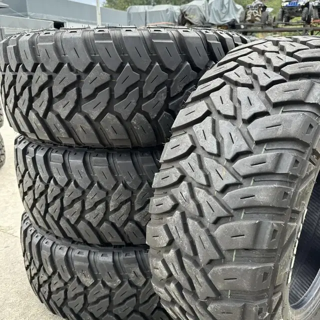 켄다 클레버 M/T 35x12.5R20LT사이즈 A급 타이어 판매합니다!