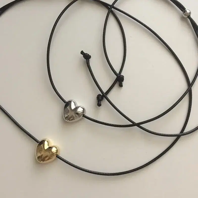 모앳 puffy heart necklace