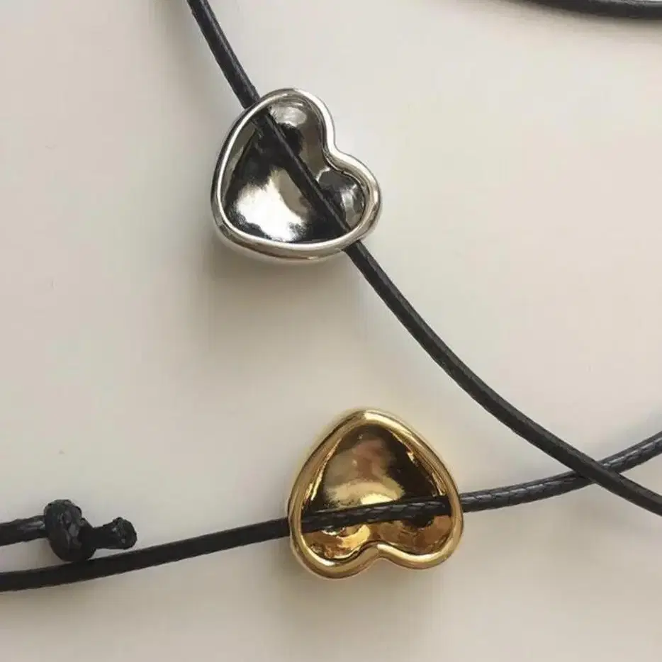 모앳 puffy heart necklace