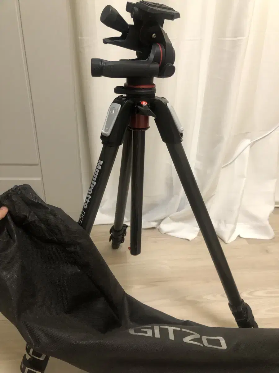 Head included) Manfrotto 055 XPRO Carbon 3-section Tripod + 3-way Head