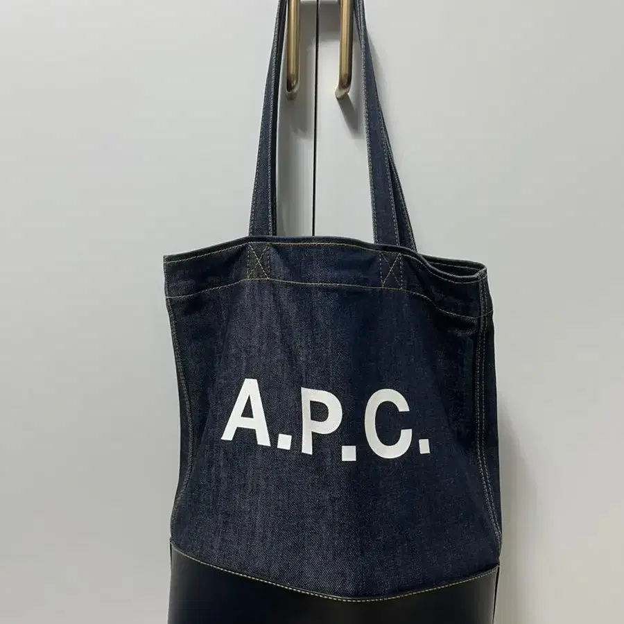 [A.P.C.] 아페쎄 악셀 토트백 에코백