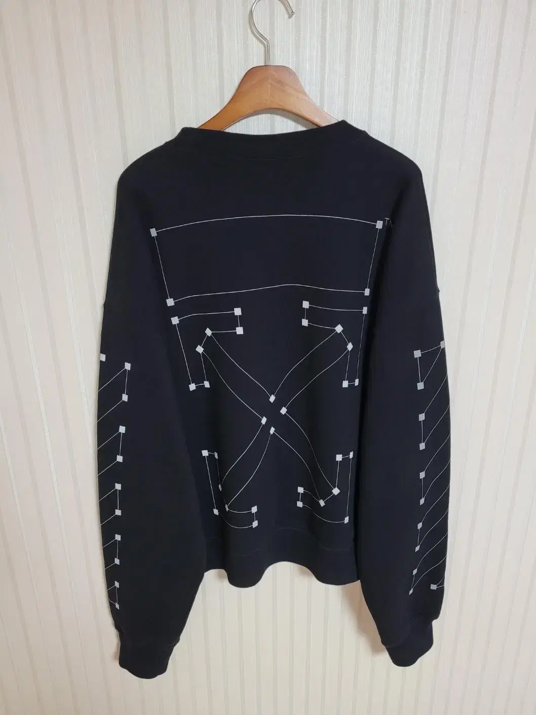 Off-White Black Backbone Arrow Man-to-Man XL OMBA035E19E30001