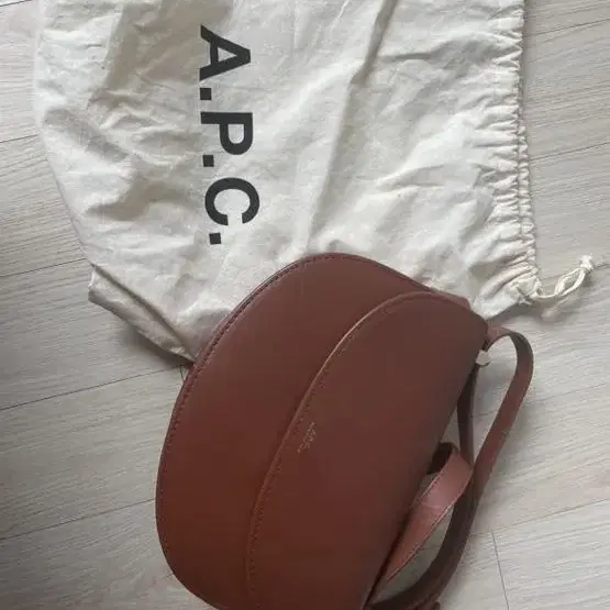 아페쎄 apc 제네바 브라운