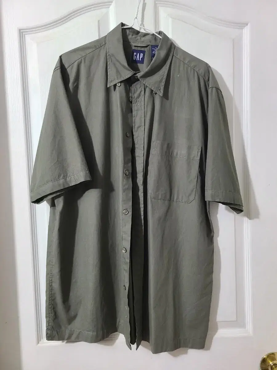 Gap Half-Shirt Olive [Sizes M to L]