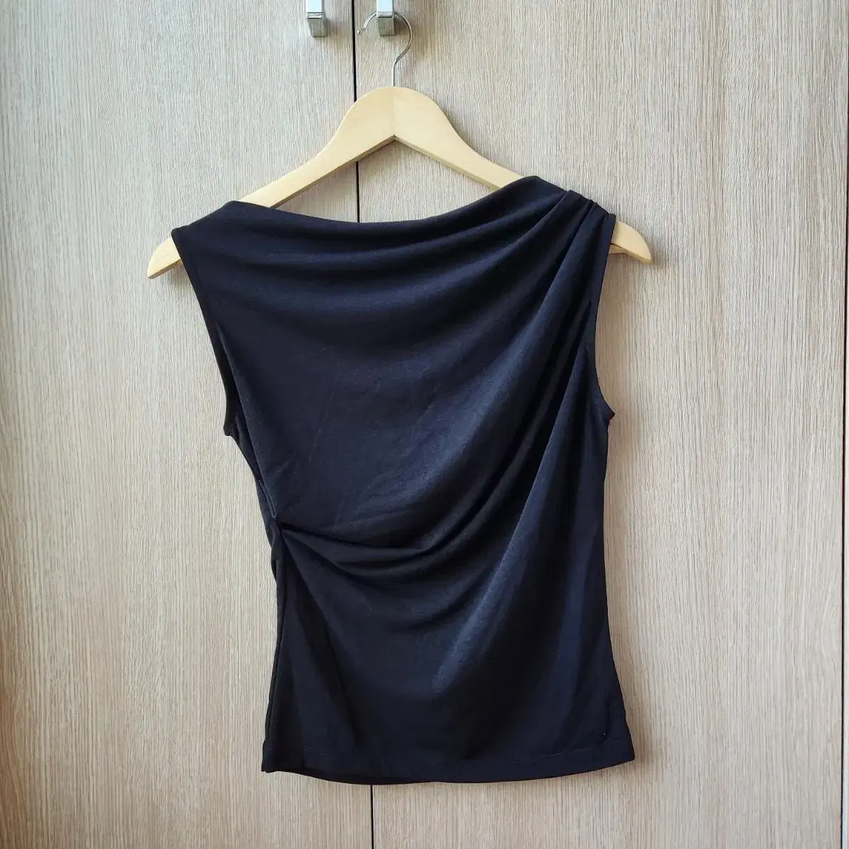 Beaded Draped Nash Blouse(black)