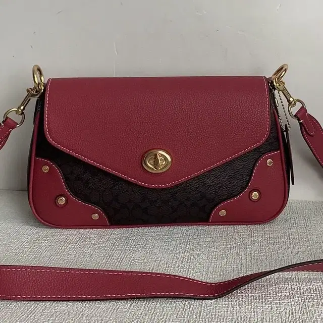 COACH 코치 밀리 숄더백 Millie CE639