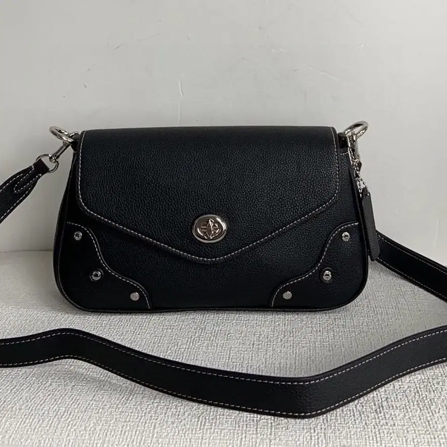 코치 밀리 숄더 백 CF438 Millie Shoulder Bag