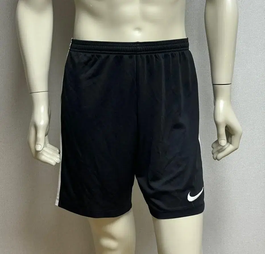 Nike Swoosh Dry Fit Performance Training Vahn (XL)