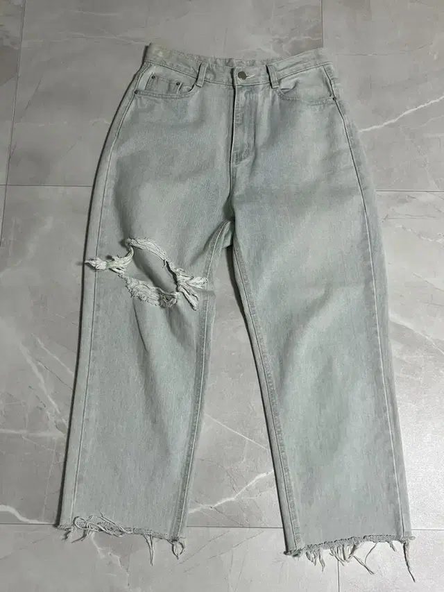 damage denim jeans