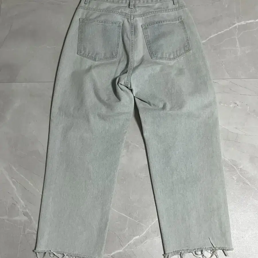 damage denim jeans