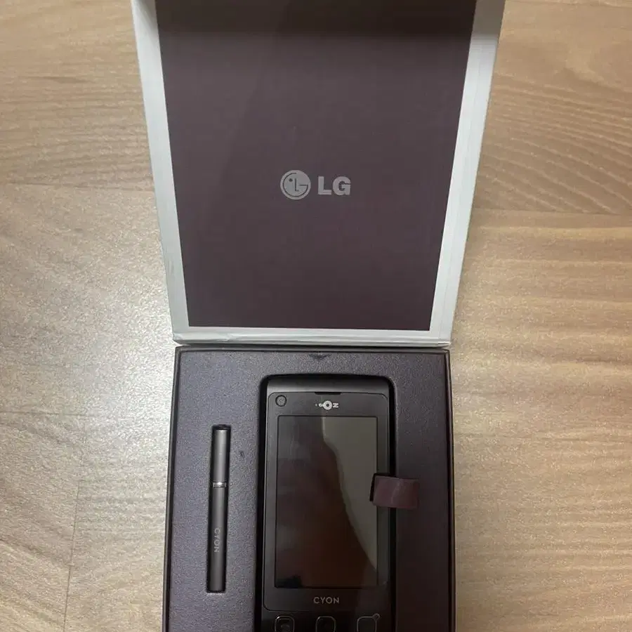 LG전자 싸이언 쿠키폰 LG-LU9100 반다이크 브라운 박스폰 새제품