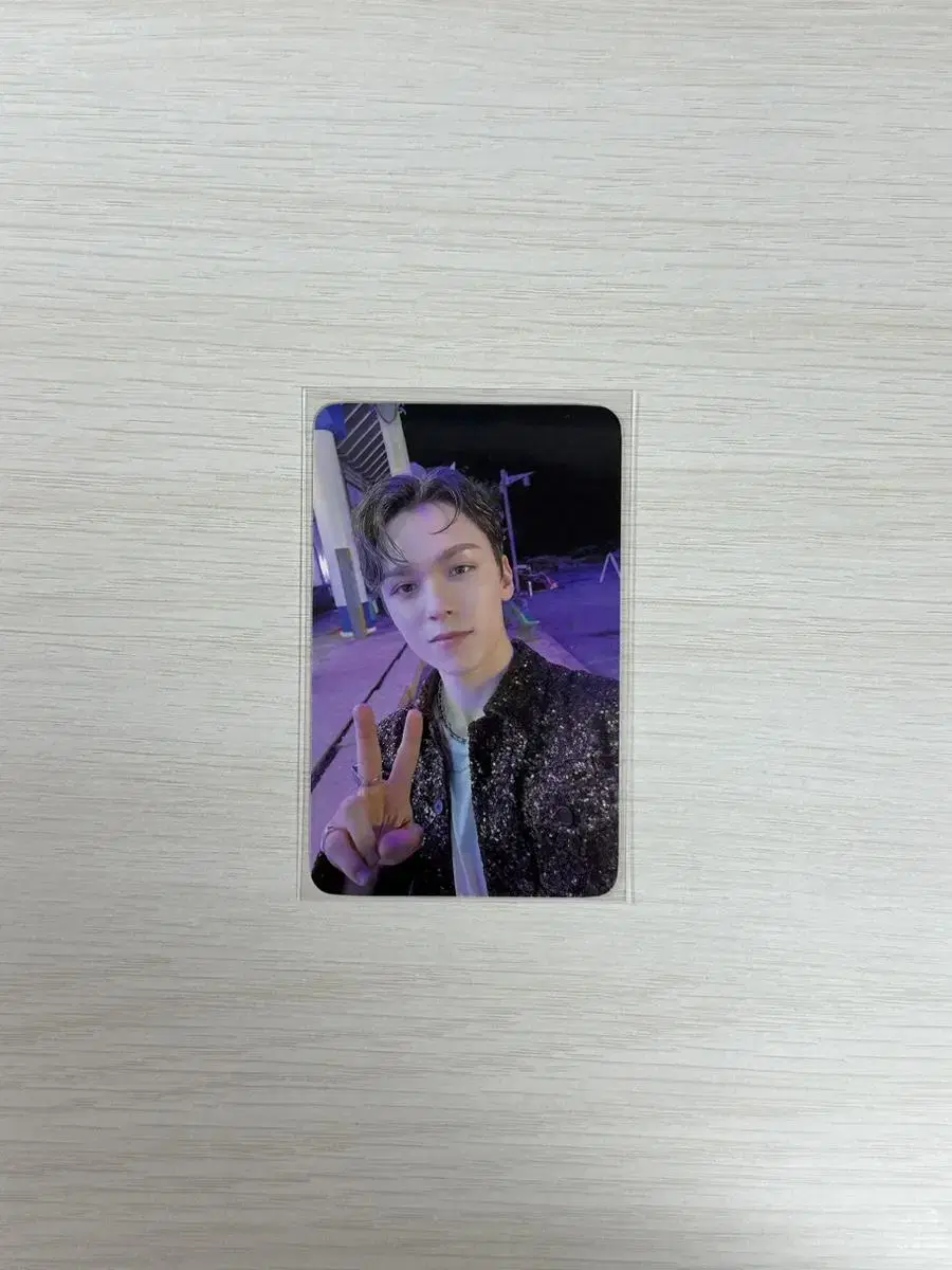 Vernon World Sector 17 weverse unreleased photocard