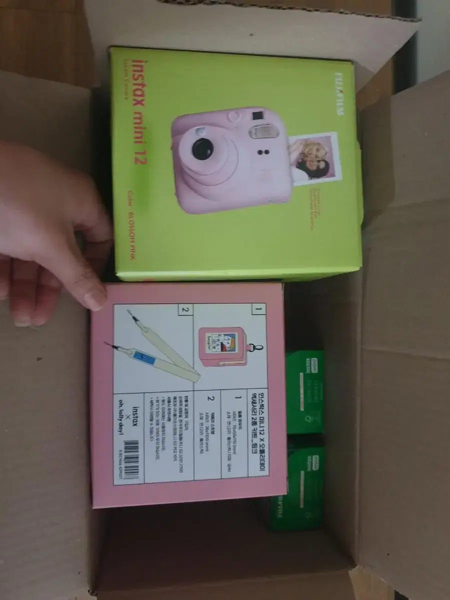 Instax Mini 12 Pink Unsealed + Film 20 + Accessory Set