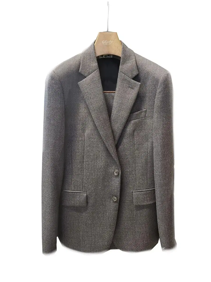 Giosongio suit 105/86 in charcoal gray.