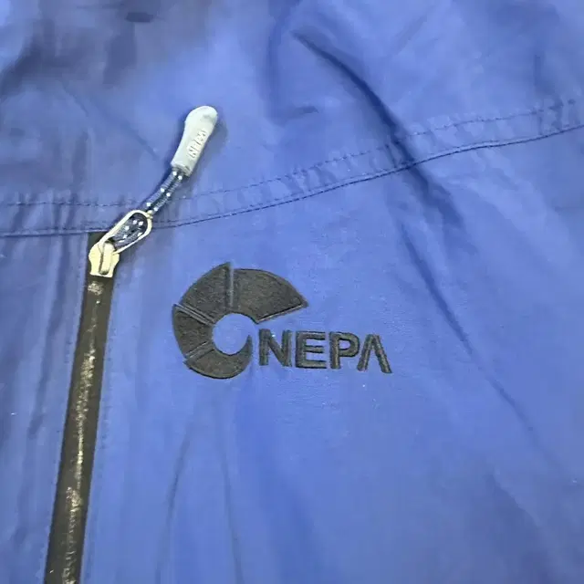 110사이즈) NEPA 네파 파랑색 바람막이 자켓 입니다