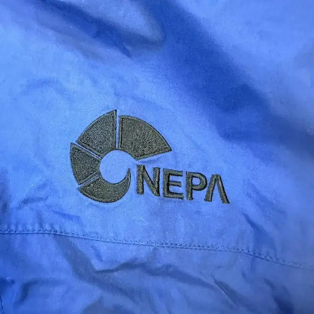 110사이즈) NEPA 네파 파랑색 바람막이 자켓 입니다