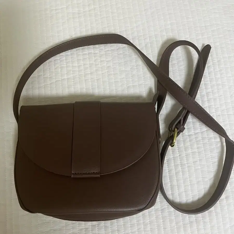 [슬로우앤드] 무드하프 flap round bag