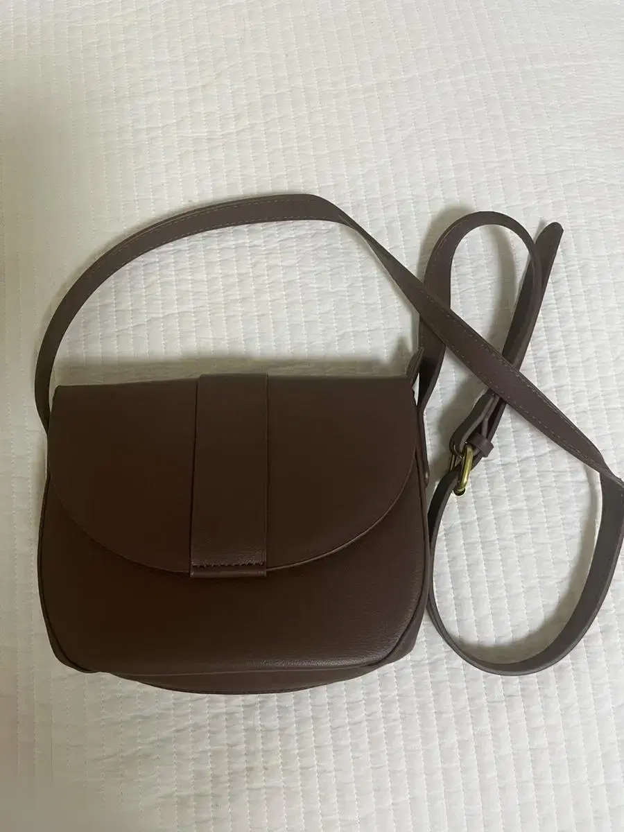 [슬로우앤드] 무드하프 flap round bag