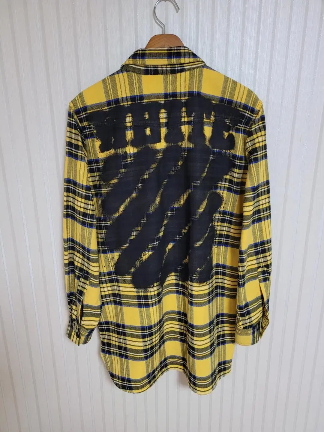 [M] Off-White and Yellow Spray Arrow Overfit Shirt