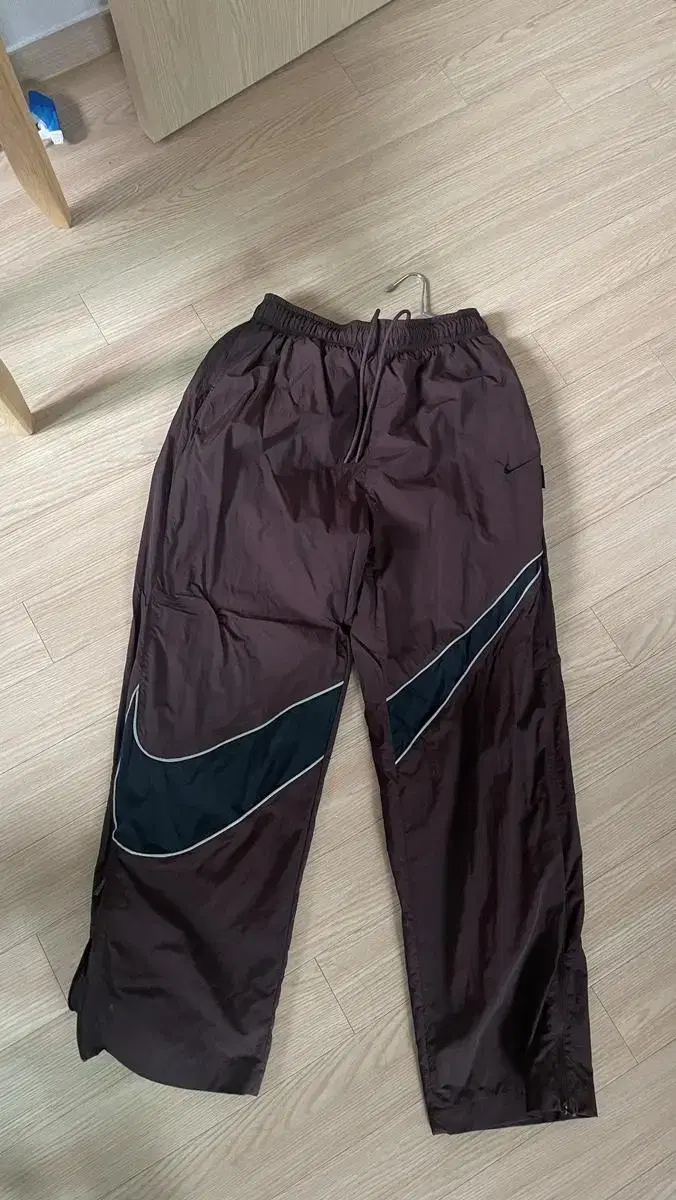 Nike Nylon Pants - L