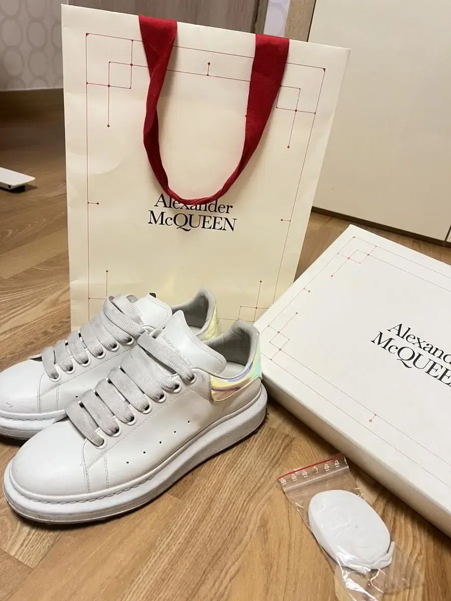 Alexander McQueen Oversoles