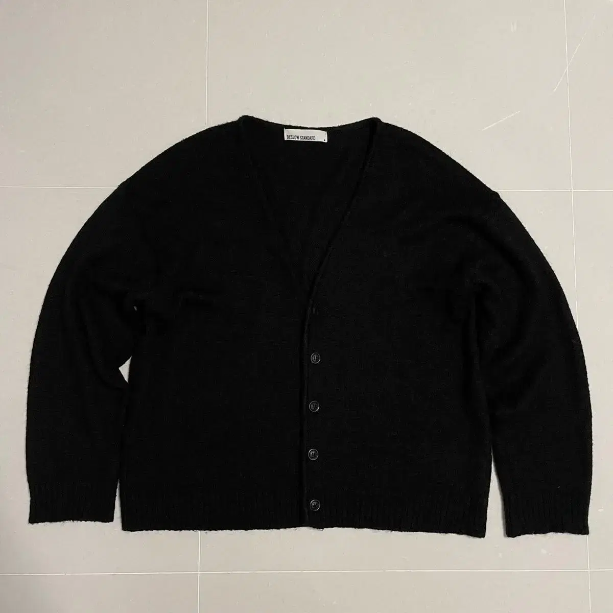 Genuine non-slouch black knit loose-fitting cardigan jacket