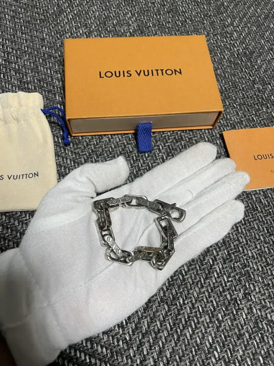 Louis Vuitton Monogram Logo Bracelets (MP3066)  Louis vuitton jewelry, Louis  vuitton, Vuitton