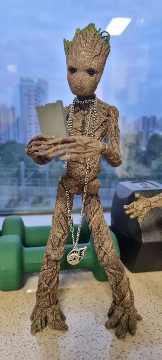 Hot Toys Infinite Groot (without necklace)