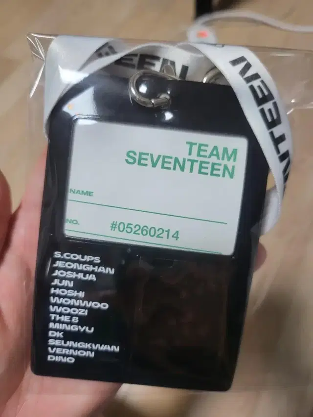 팀세븐틴 증사포카홀더목걸이 팝니다